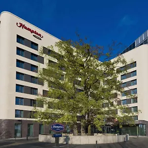 Hampton By Hilton Frankfurt Airport מלון