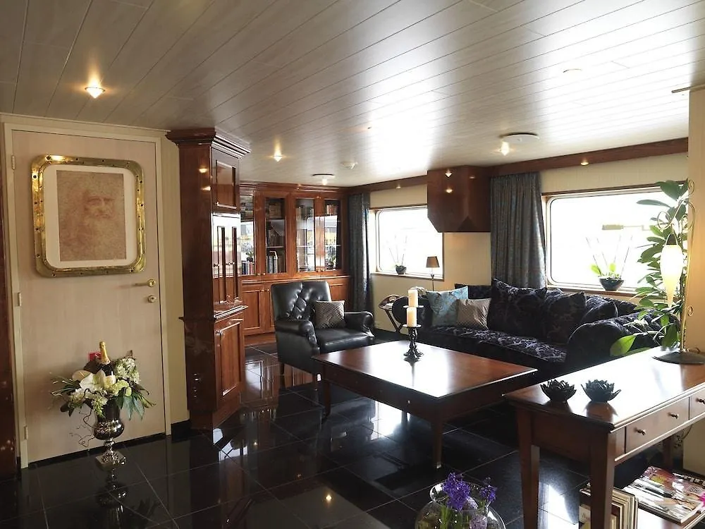 Crossgates Hotelship 3 Star - Osthafen - Frankfurt Frankfurt am Main