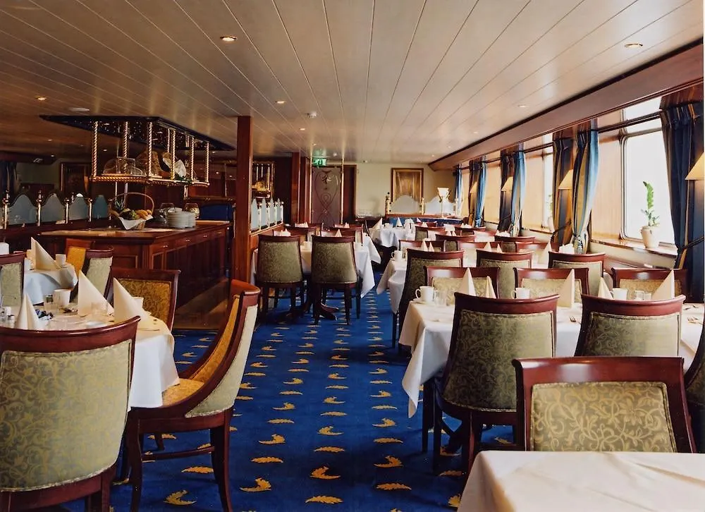 Crossgates Hotelship 3 Star - Osthafen - Frankfurt Frankfurt am Main Hotel